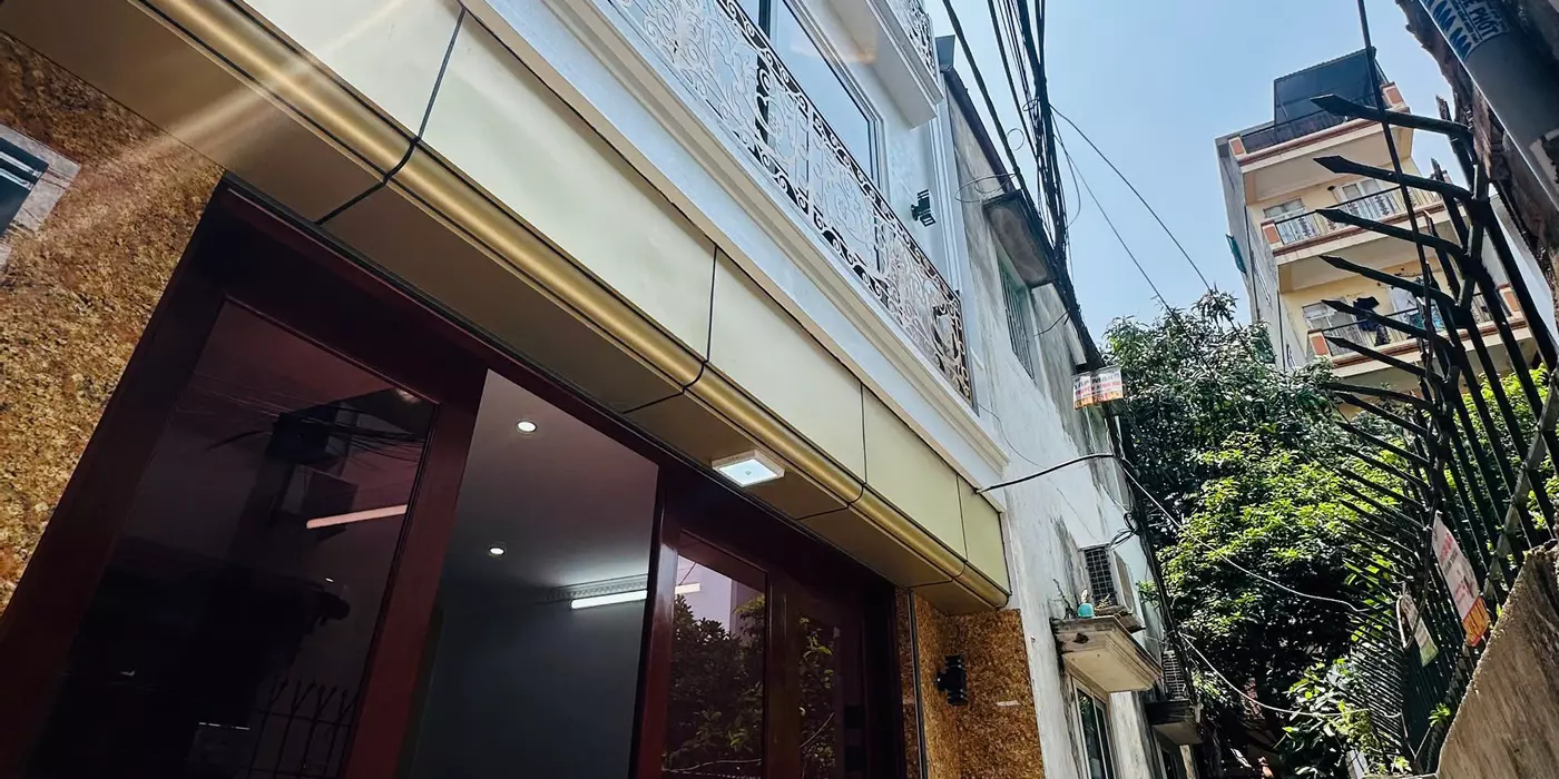 NHÀ ĐẸP  XÂY MỚI CỨNG- FULL NỘI THẤT ĐẸP LONG LANH-6 TẦNG THANG MÁY ÊM RU -KHÁCH CHỈ VIỆC SÁCH