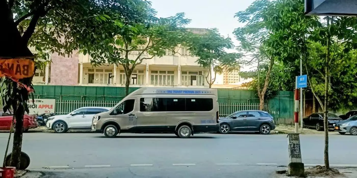 Bán nhà mặt ngõ ô tô tránh, ô tô vào nhà, 5 tầng lô góc, 36m giá 14.8 tỷ.