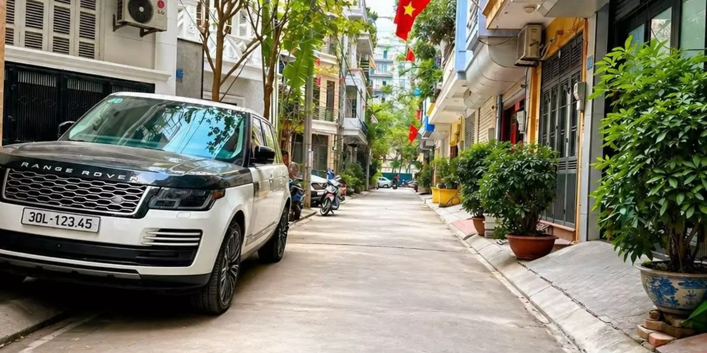 Bán nhà phố Nguyễn Chí Thanh, Đống Đa, ô tô tránh, dân xây, mặt tiền rộng, 45m, 12.6 tỷ
