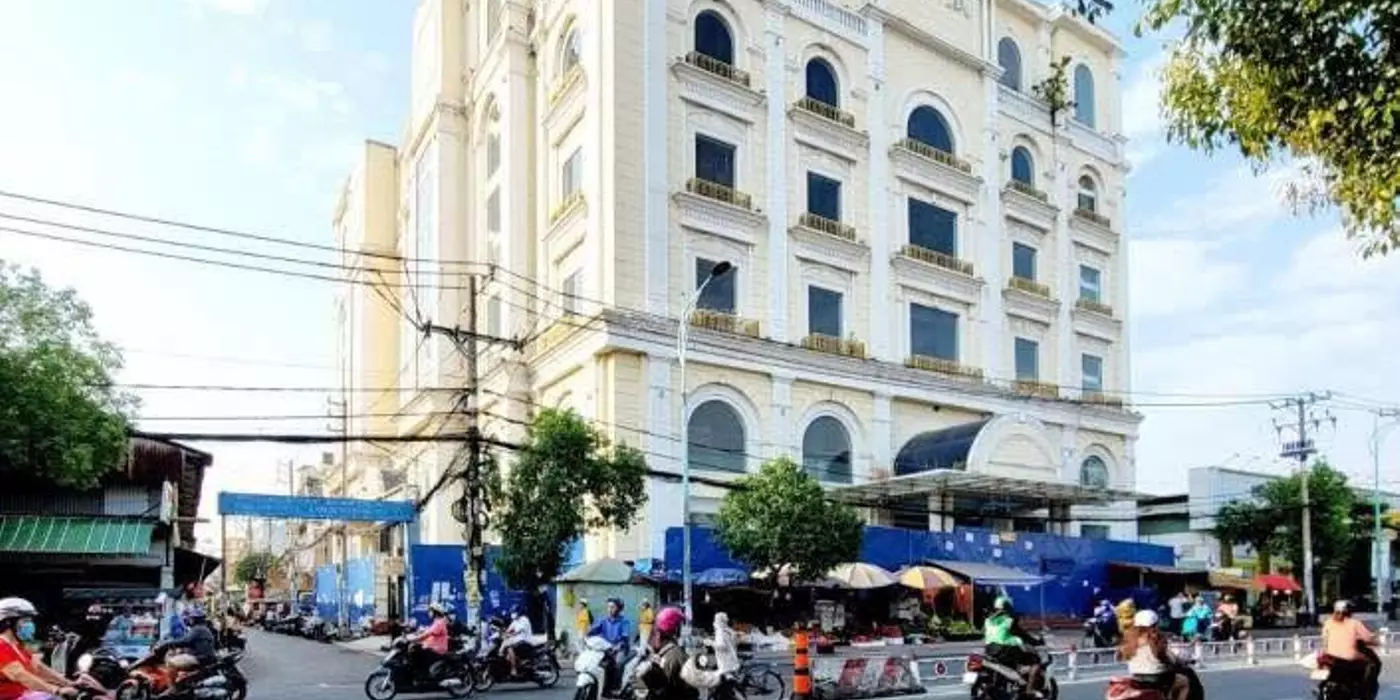 Tòa nhà 2MT 307 - 309 Lê Văn Quới Hầm 6 tầng, 2056m2 đất, 8800m2 sử dụng, em làm việc được căn này