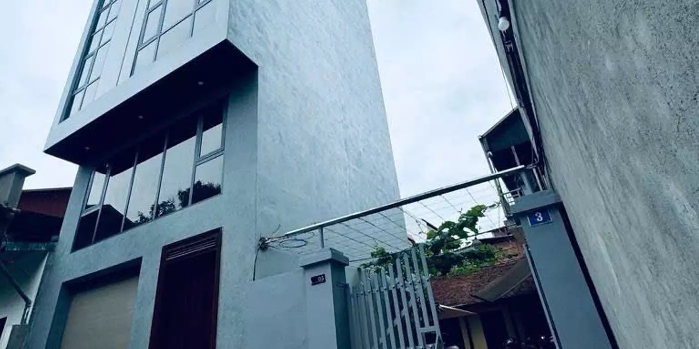 Bán nhà phúc lợi 44m /6 tầng , giá chỉ 9xxx oto ngủ trong nhà