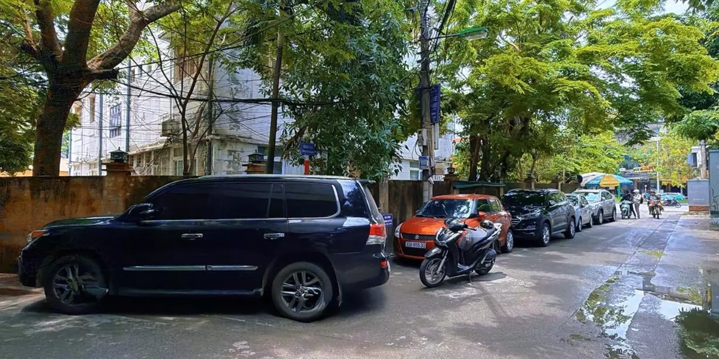 🏡LÔ GÓC NGUYỄN VĂN HUYÊN - Ô TÔ TRÁNH - NGÕ THÔNG - 8 TẦNG TM - KINH DOANH