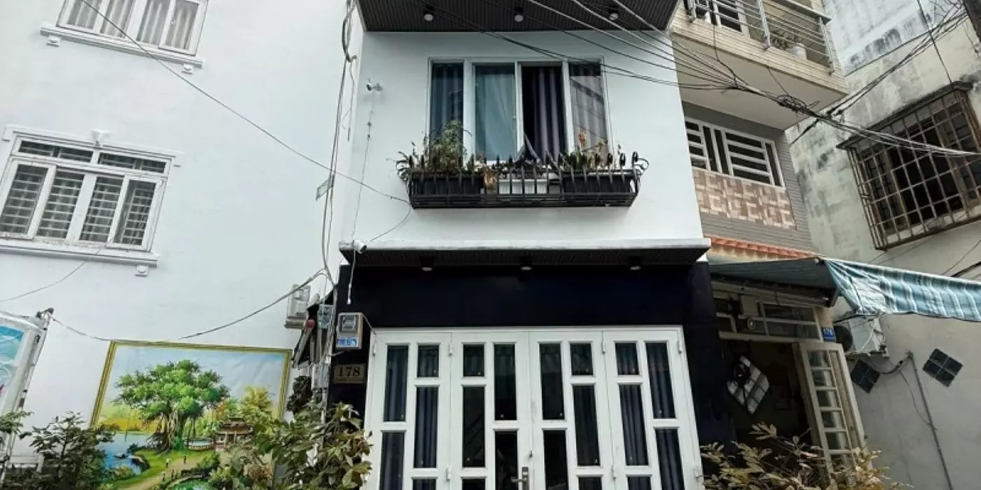 MẶT TIỀN PHÚ NHUẬN - CHỈ HƠN 3 TỶ - NHÀ 3 LẦU_Ô TÔ ĐỖ CỬA - 2PN - 3WC CỰC NGON