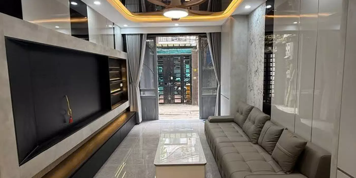 Bán nhà phố Quan Nhân: 38m²-5T, ngõ nông gần đường ô tô, nội thất mới 100%,  giá chỉ 11 tỷ