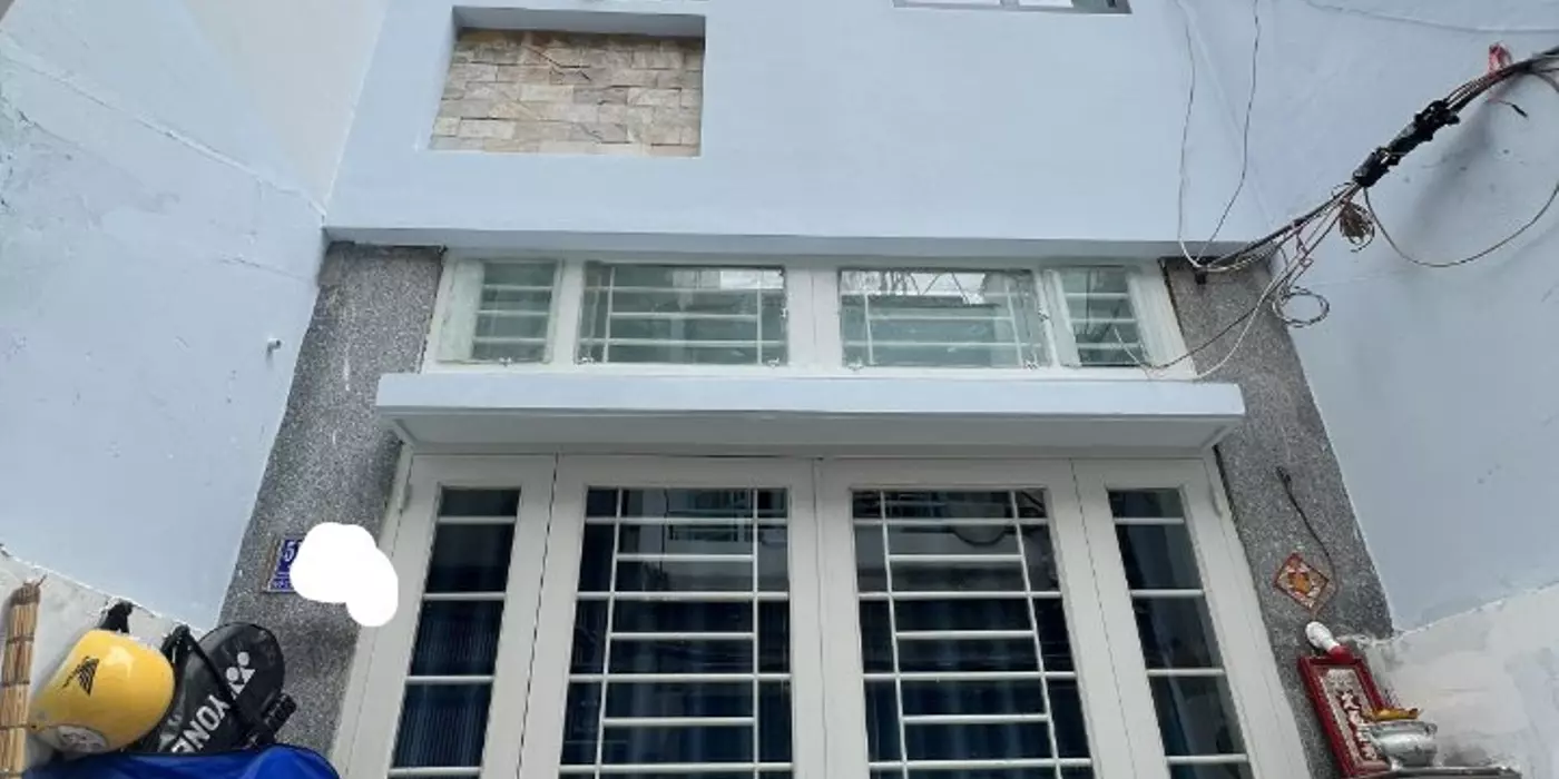 QUẬN 1 - 30 M2  - SÁT HẺM XE HƠI - GẦN MẶT TIỀN - 4 TẦNG BTCT - KO QH - 5.5 TỶ.