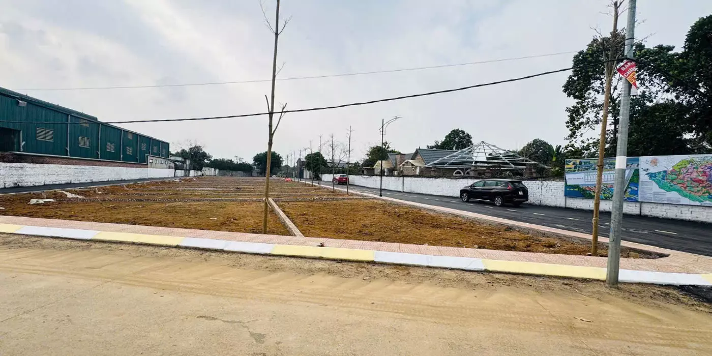 Vị trí vàng lô đất 100m2 gần Quốc Lộ 21, khu vực trung tâm Hòa Lạc. Phù hợp xây trọ, đầu tư sinh