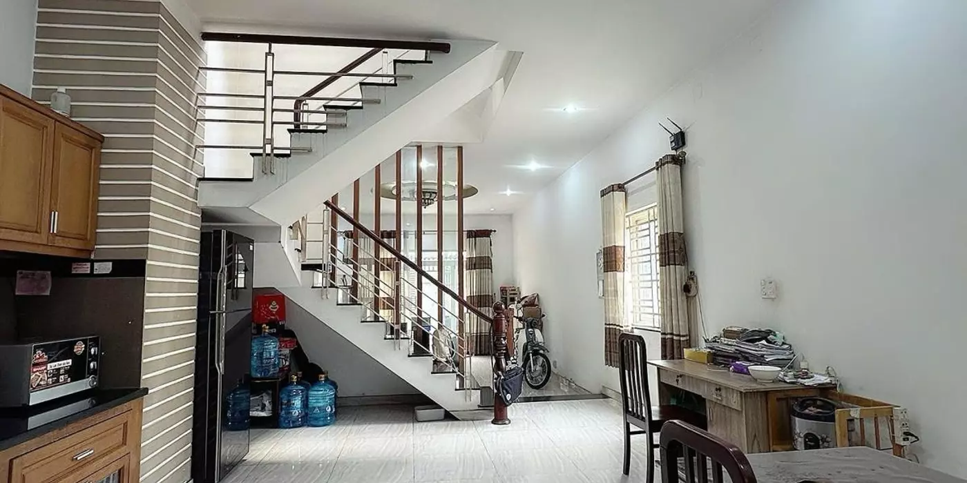 NHÀ 3 TẦNG BTCT – Ô TÔ NGỦ TRONG NHÀ – NGAY TRƯỜNG CHINH
