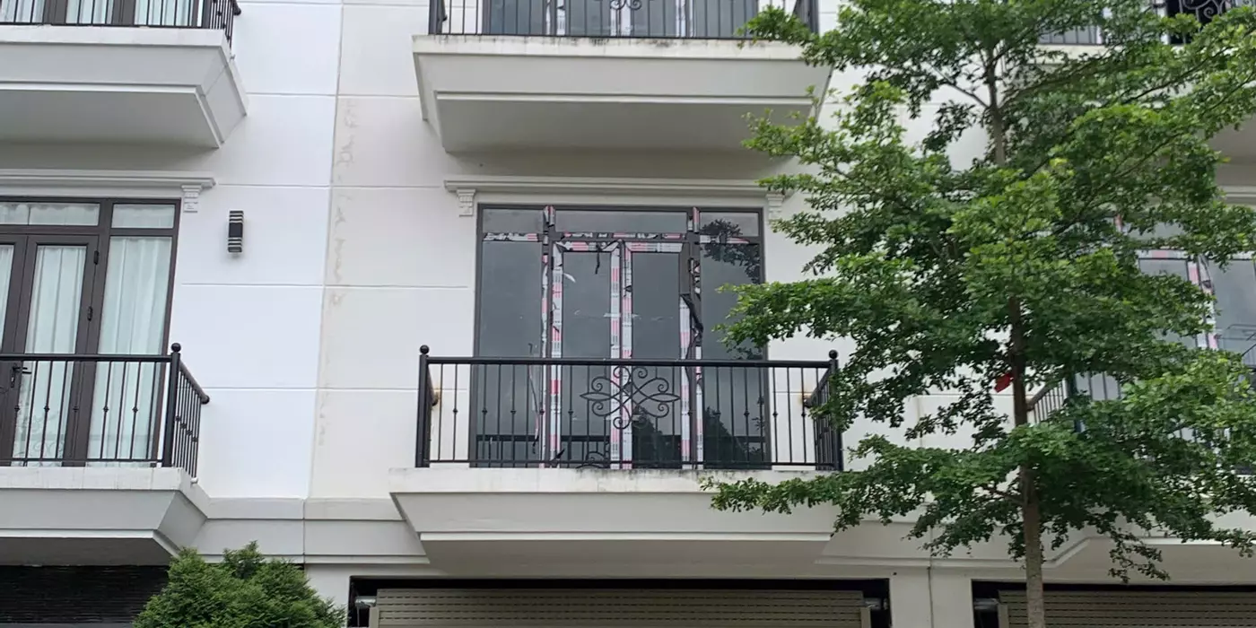 CẦN BÁN CĂN LK VIIEW CÔNG VIÊN 3 TẦNG 1 TUM 85.5M2 X4.5 TỶ KHU ĐÔ THỊ AN PHÚ- SƠN LA.