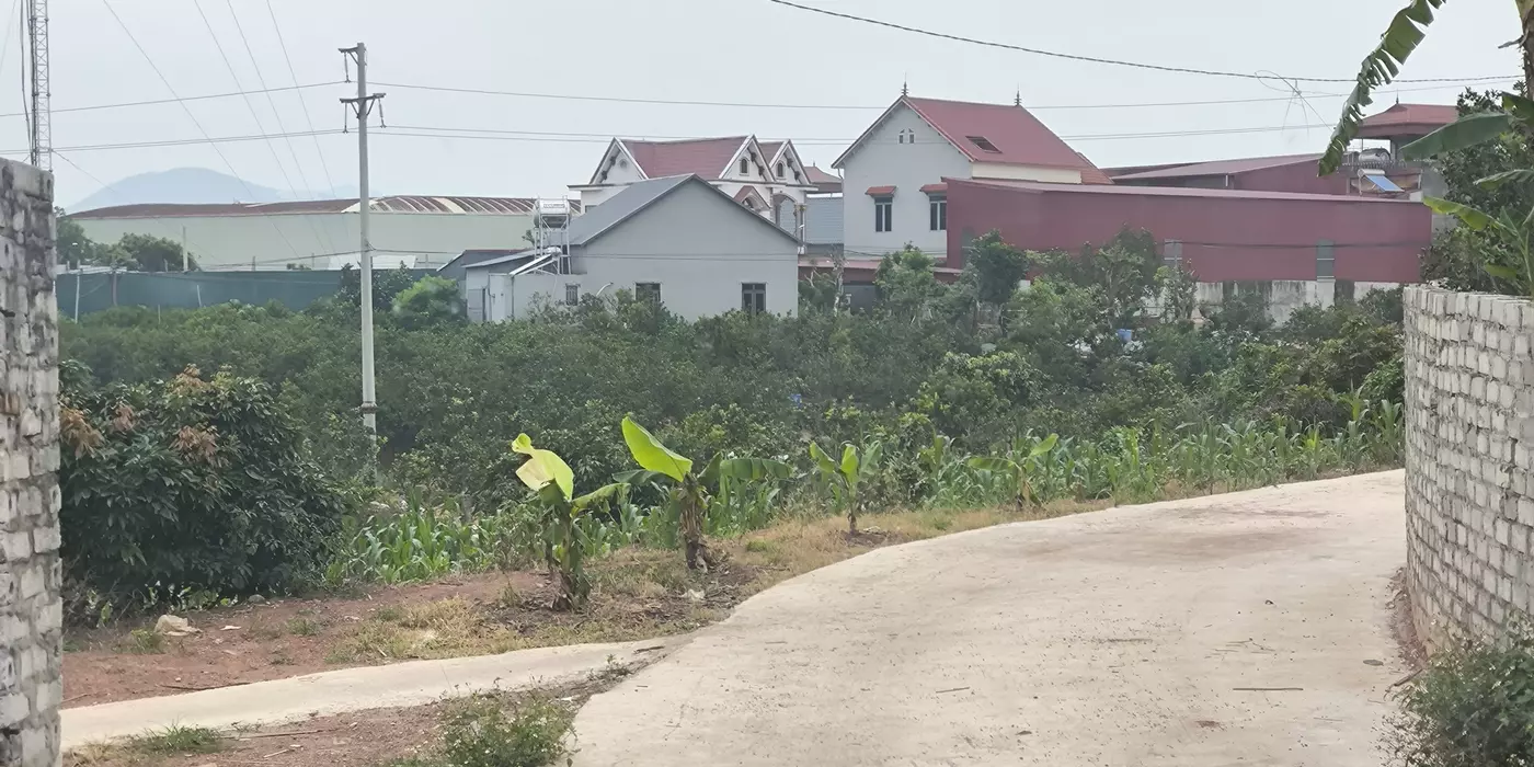 Cực hiếm 180m đất đô thị ở phường Chũ ,Bắc Ninh
giá nhỉnh 700 tr ,có sổ đỏ 
đường ô tô,