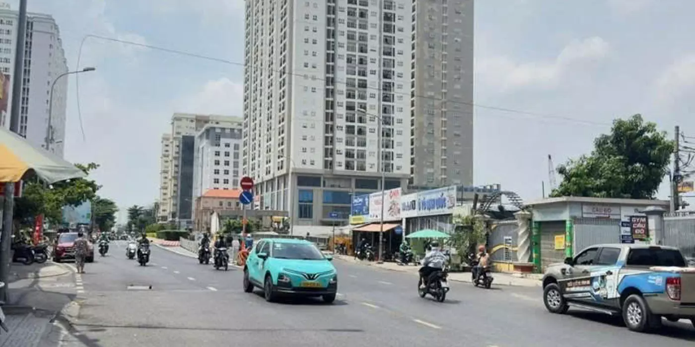Bán nhà 2 Mặt tiền Nguyễn Xí - ngay VinCom Nguyễn Xí, 4.2x25m, 2 Tầng, 3PN, 19 tỷ.