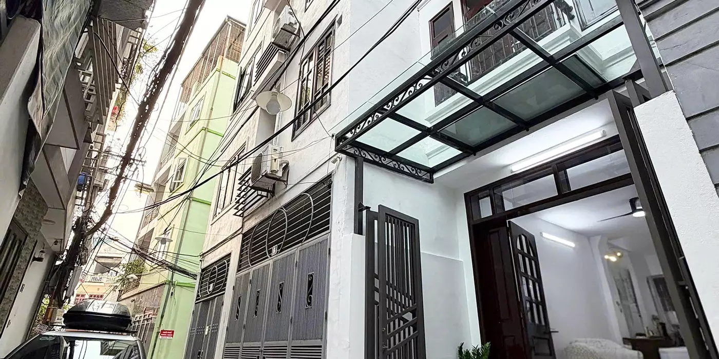 HÀNG HIÊM NGOC THỤY NGÕ THÔNG Ô TÔ .Ô TÔ ĐỖ CƯA  FULL NỘI THẤT