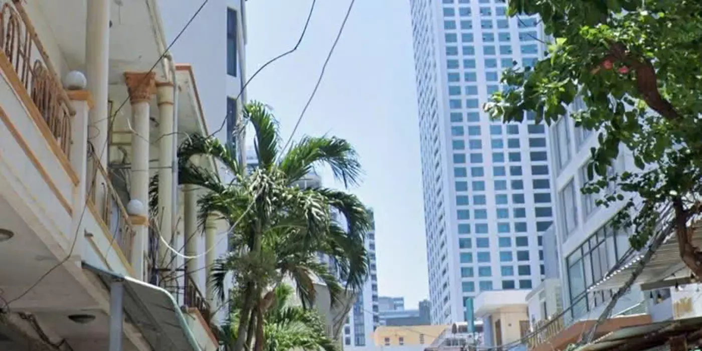 Bán đất khu phố tây quân trấn đường Hùng Vương - Nha Trang , cách biển 300m
Dt : 226m2 ngang 7,3m