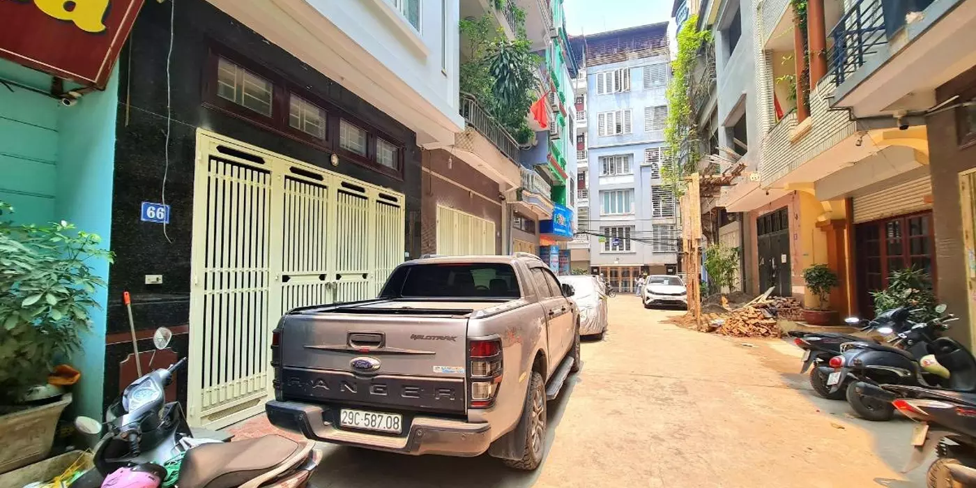 Bán nhà phố Chùa Láng, Đống Đa 56m, 5 tầng, mt 5m. Giá: 27 tỷ. LH: 0937158386
