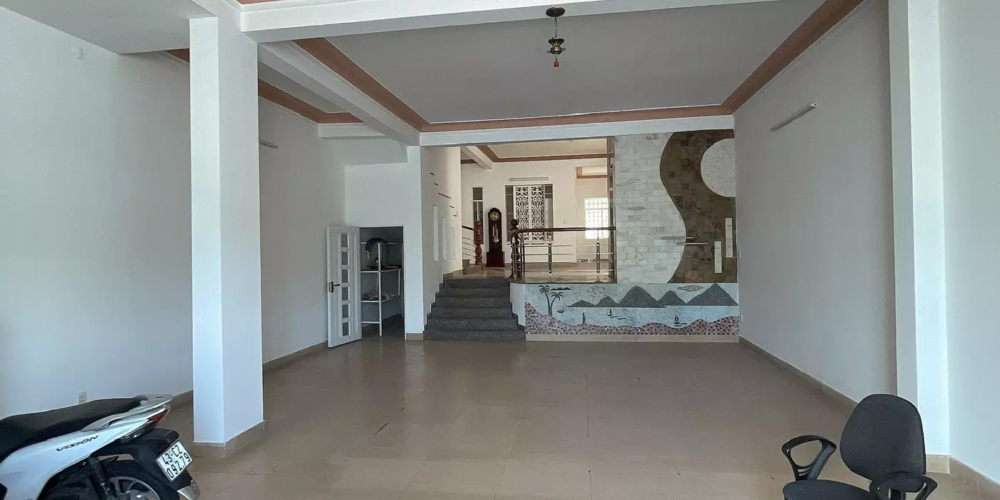 Cho Thuê Nhà Nguyên Căn Đường 2/9 Đà Nẵng 4 Tầng Có Thang Máy, dt 175m² giá tốt