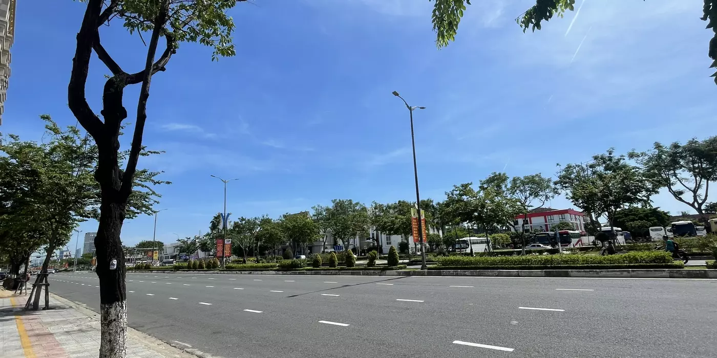 Cho Thuê Nhà Mặt Tiền Đường 2/9 Hải Châu Đà Nẵng ngang 7m, 4 Tầng, Có Thang Máy