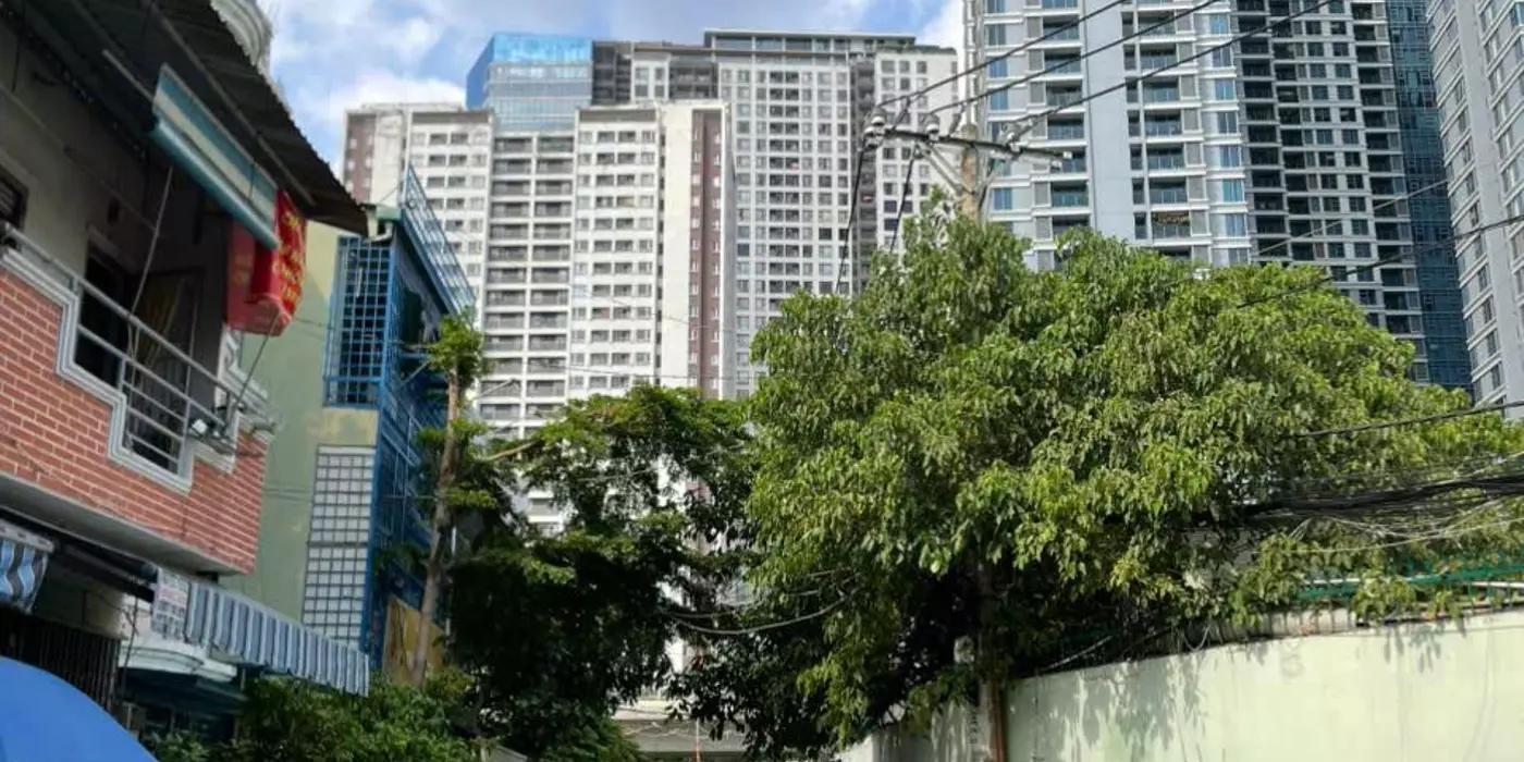 QUẬN 1 CHỈ 2 PHÚT – NHÀ 2 MẶT TIỀN HẺM XE TẢI – NGAY LANDMARK 81 – CHỈ 13 TỶ