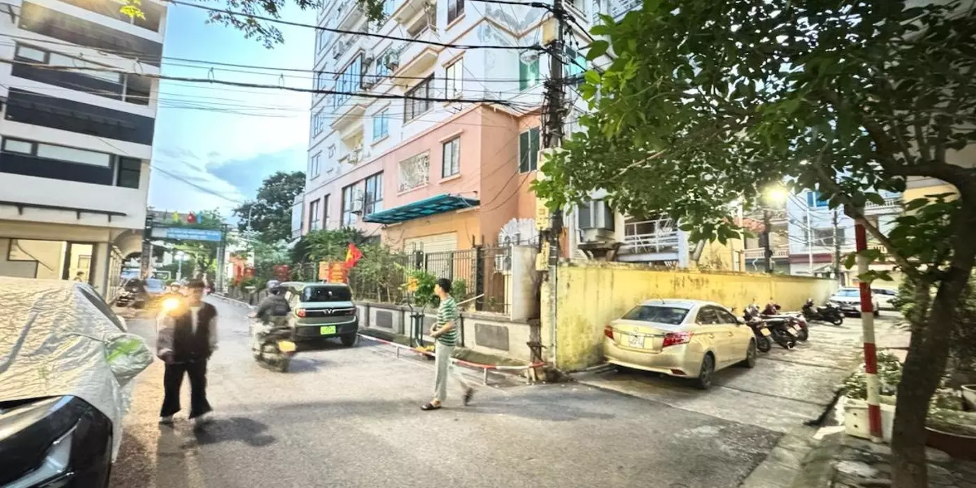 🏠 PHÂN LÔ VIP HOÀNG QUỐC VIỆT - VỈA HÈ RỘNG - Ô TÔ TRÁNH - CÁCH MẶT PHỐ 1 NHÀ - GIÁ 26,5 TỶ