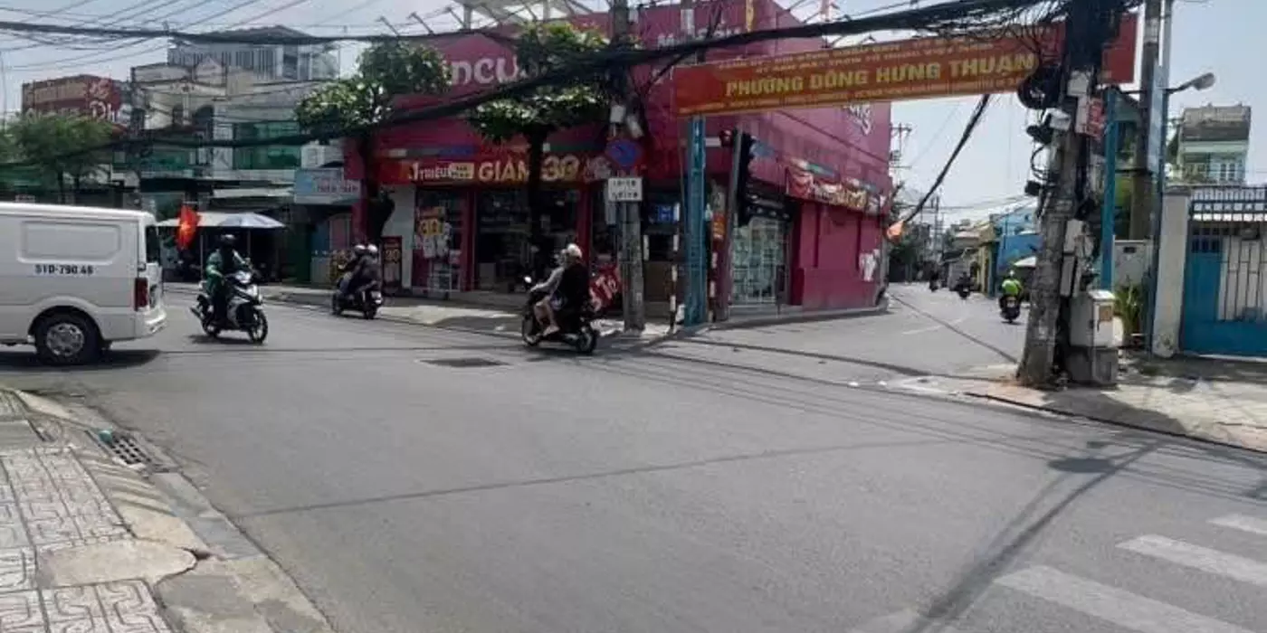 Bán nhà Mặt tiền Nguyễn Văn Quá - gần Trường Chinh, 6x25m, 2 Tầng - tiện xây mới, 18,9 tỷ.