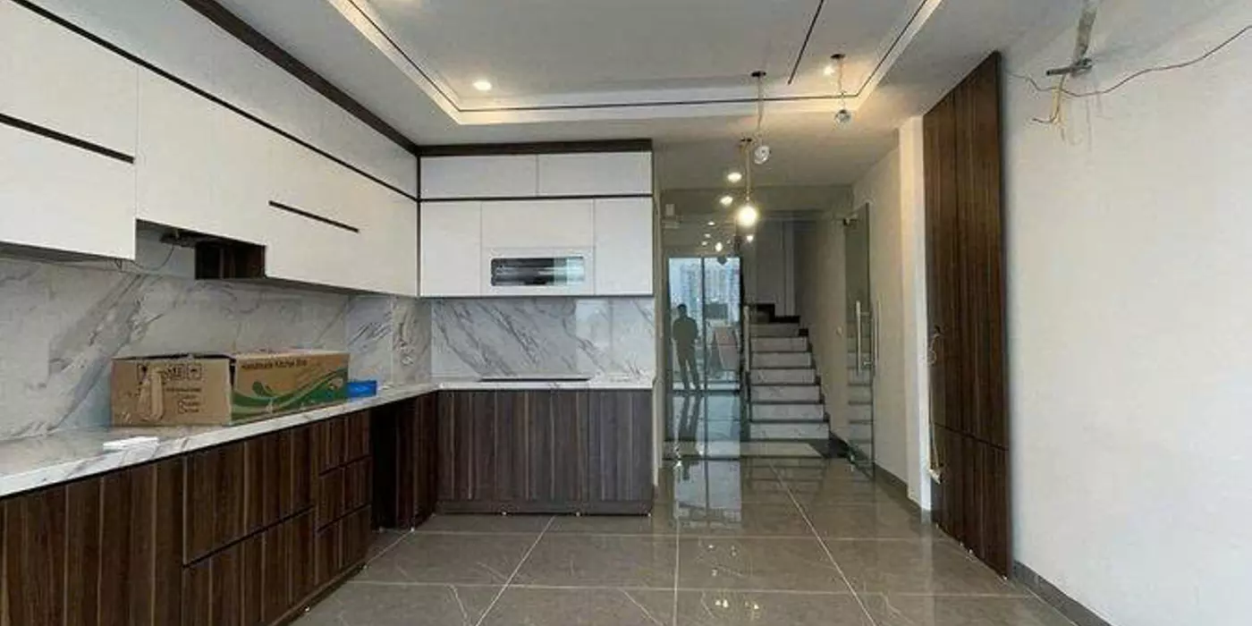 MẶT NGOÀI KHÔNG QUÁ LỚN, NHƯNG BÊN TRONG ĐỦ THỨ NGƯỜI MUA CẦN