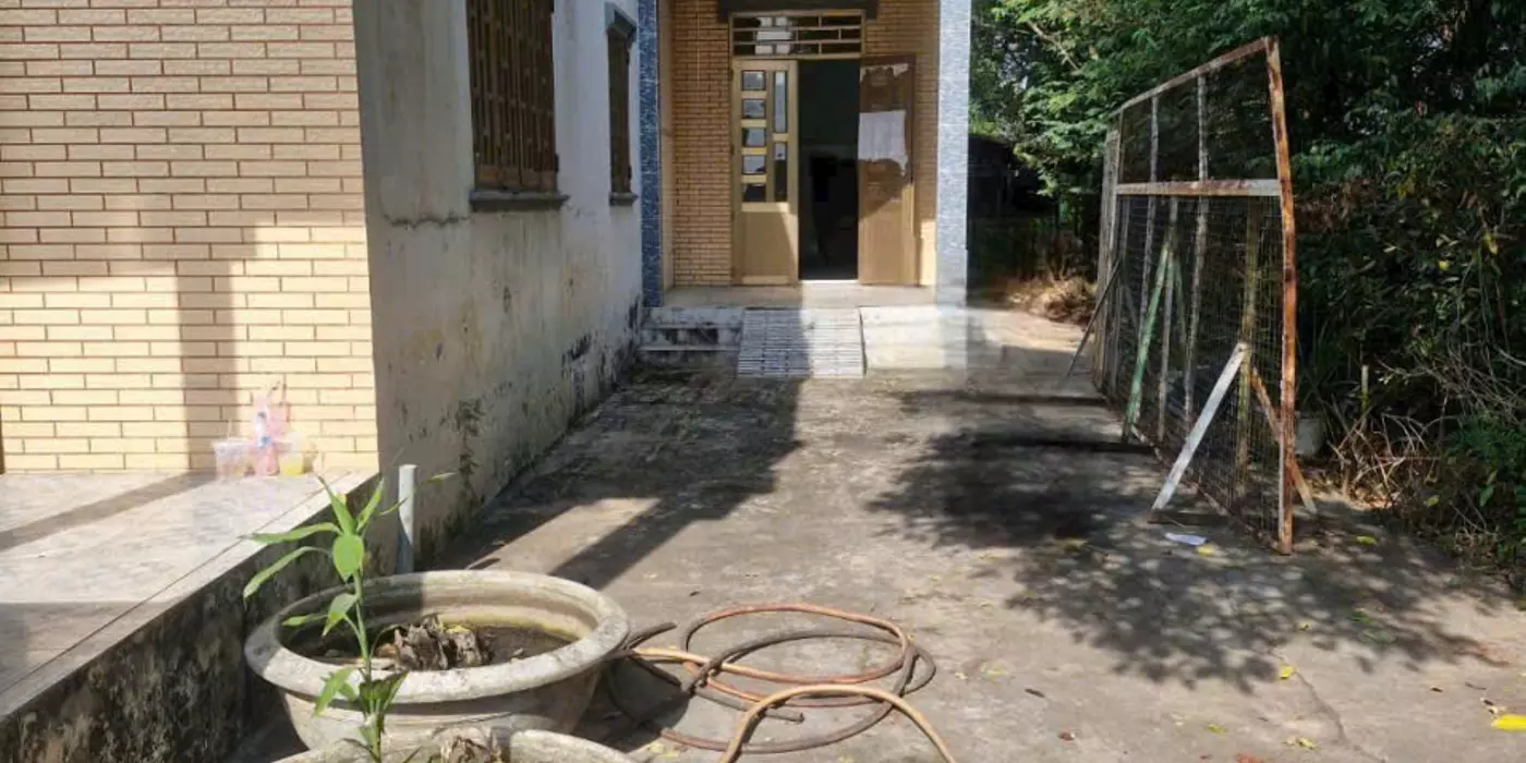 Bán nhà mt liên xã Long Định - Long Cang, xã Long Định,dt 300m2 full thổ 2pn 2wc giá 3 tỷ