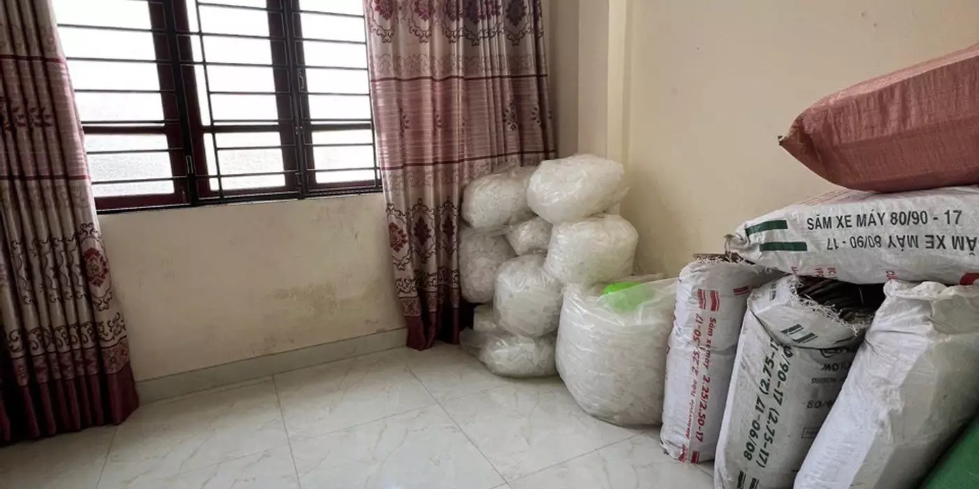 Bán nhà tam trinh 4 tầng dân xây ở ngay SH quay đầu hai bà trưng