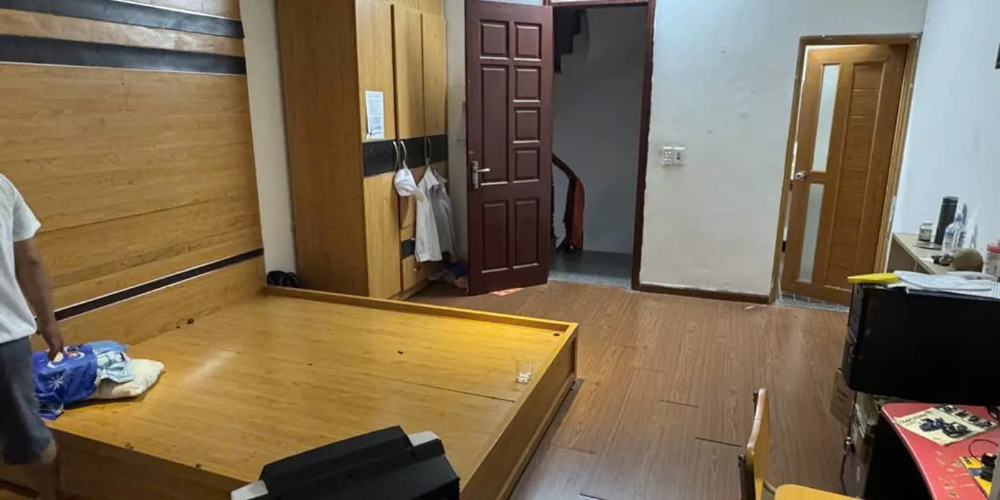 Giảm gần nửa tỷ cần bán nhà giáp nhị 5 tầng long lanh VF3 đỗ cửa hoàng mai