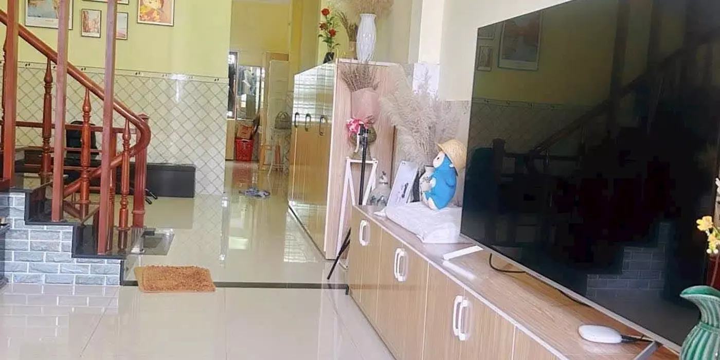 Bán Nhà Quách Thị Trang 100m2 3 Tầng 3 Phòng Ngủ Giá 8.3 Tỷ Đường 7.5m