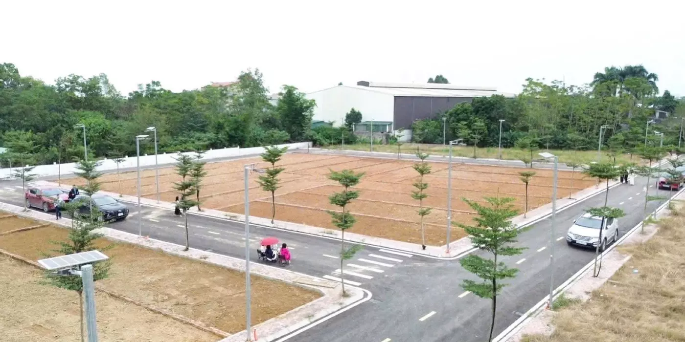Bán 100m2 Đất Vị Trí Lõi Trung Tâm Thành Phố , Sát Cổng ĐHGQ Hà Nội , Bám Trục Chính Kinh Doanh,