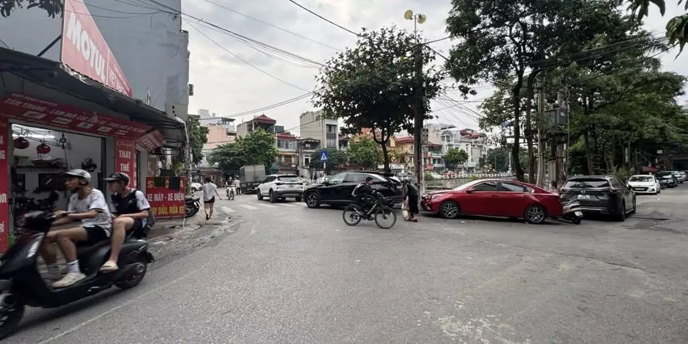 Bán tòa nhà Sài Đồng- Hàng Xóm Vinhomes Rive side-Dòng Tiền khủng-120m 4 tầng hơn 20 tỷ(TL)