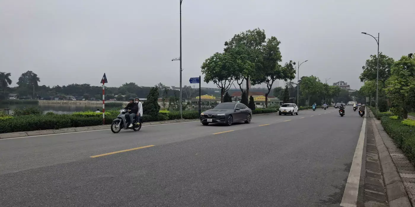 🔥 CỰC HIẾM THẠCH BÀN – CỔ LINH 🔥
🏡 Nhà đẹp 50m²  🚗 Gara ô tô  🌿 Gần hồ điều hoà  💰 Nhỉnh 14
