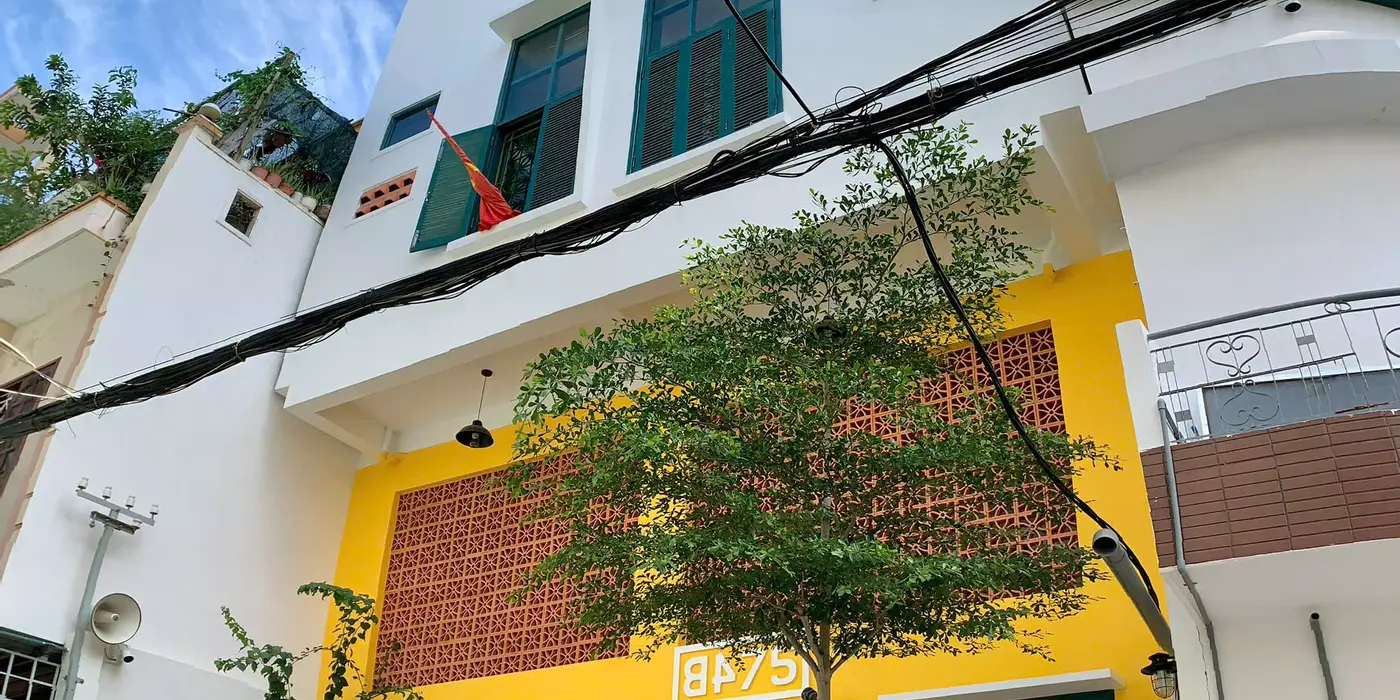 Cho thuê ks hẻm Paster - Nha Trang - cách biển 250m - Dt; 
84m hẻm ô tô 7 chỗ 20p - 
Lh :
