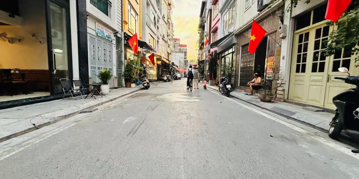 Bán nhà phố Bạch Mai, Hai bà Trưng 36m, 4 tầng, mt 4.5m. Giá: 15.2 tỷ. LH: 0937158386