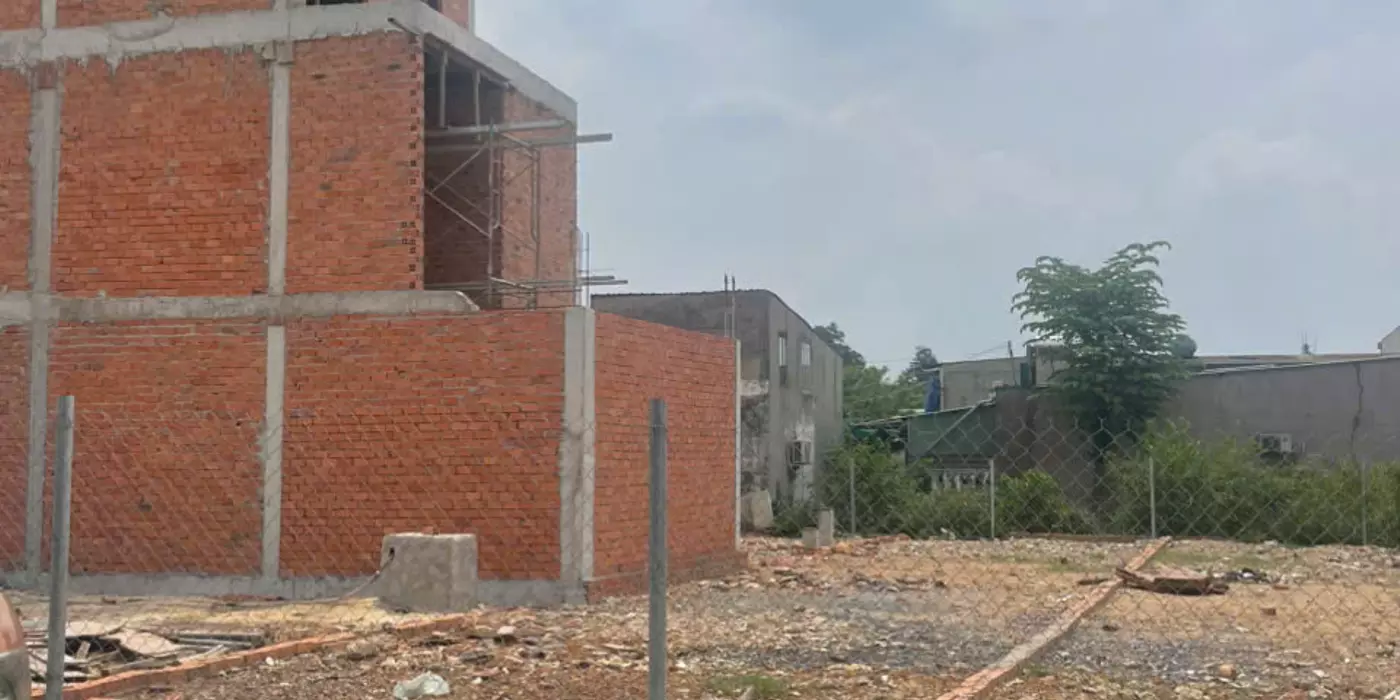 Bán đất 5x23m giá 3,65  tỷ Đường nhựa 6m thông gần đường Trịnh Thị Dối
