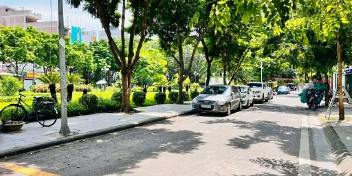 khách sạn Cổ Linh, dòng tiền ổn định 1.2tỷ/năm ,vỉa hè, ôtô dừng đỗ ngày đêm