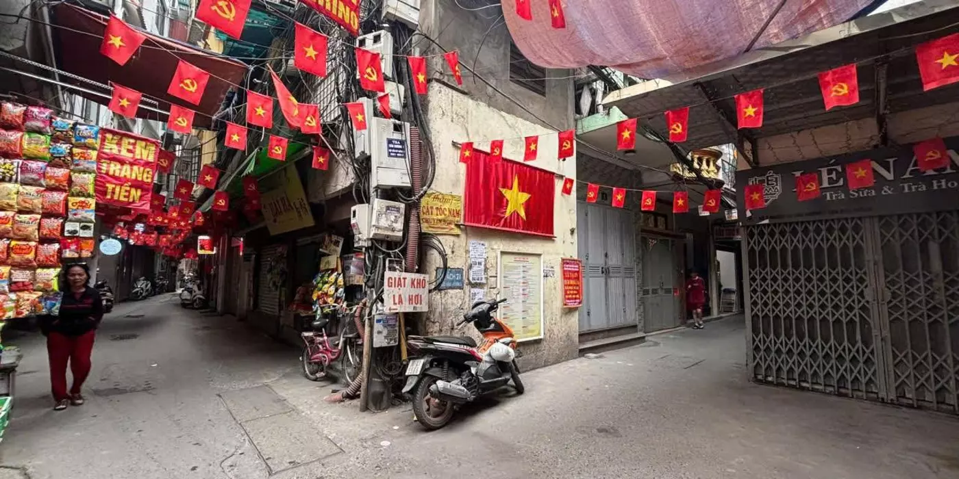 3.9  TỶ - HÀNG NHỎ HIẾM CÓ KHÓ TÌM-SỔ ĐỎ HOA HẬU , MẶT TIỀN 4M- CHỈ 2NGOẶT RA MẶT PHỐ TÔN ĐỨC