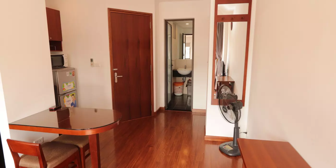 Cho thuê căn hộ dịch vụ ở Linh Lang có ban công giá 7,5 triệu
