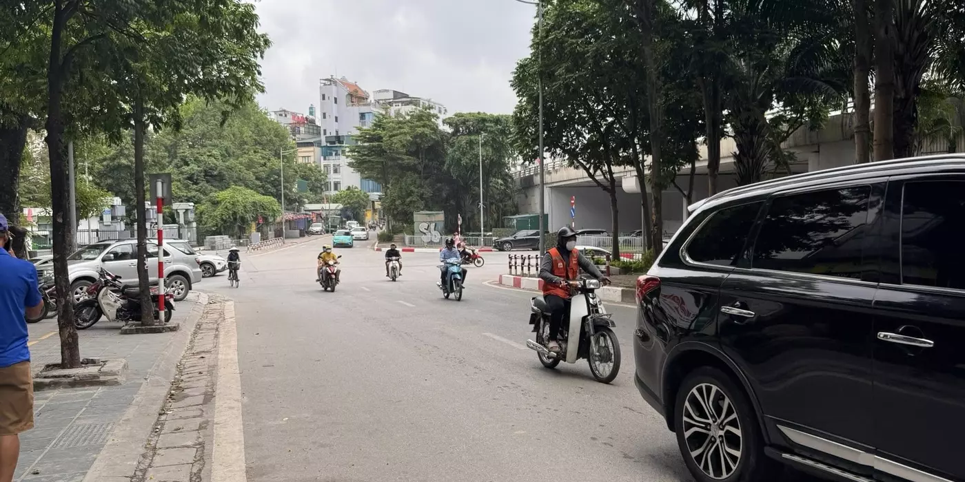 🏨 BÁN TOÀ APARTMENT MẶT PHỐ ĐỘI CẤN - LINH LANG - 9 TẦNG TM - DT 180TR/TH - 61 TỶ