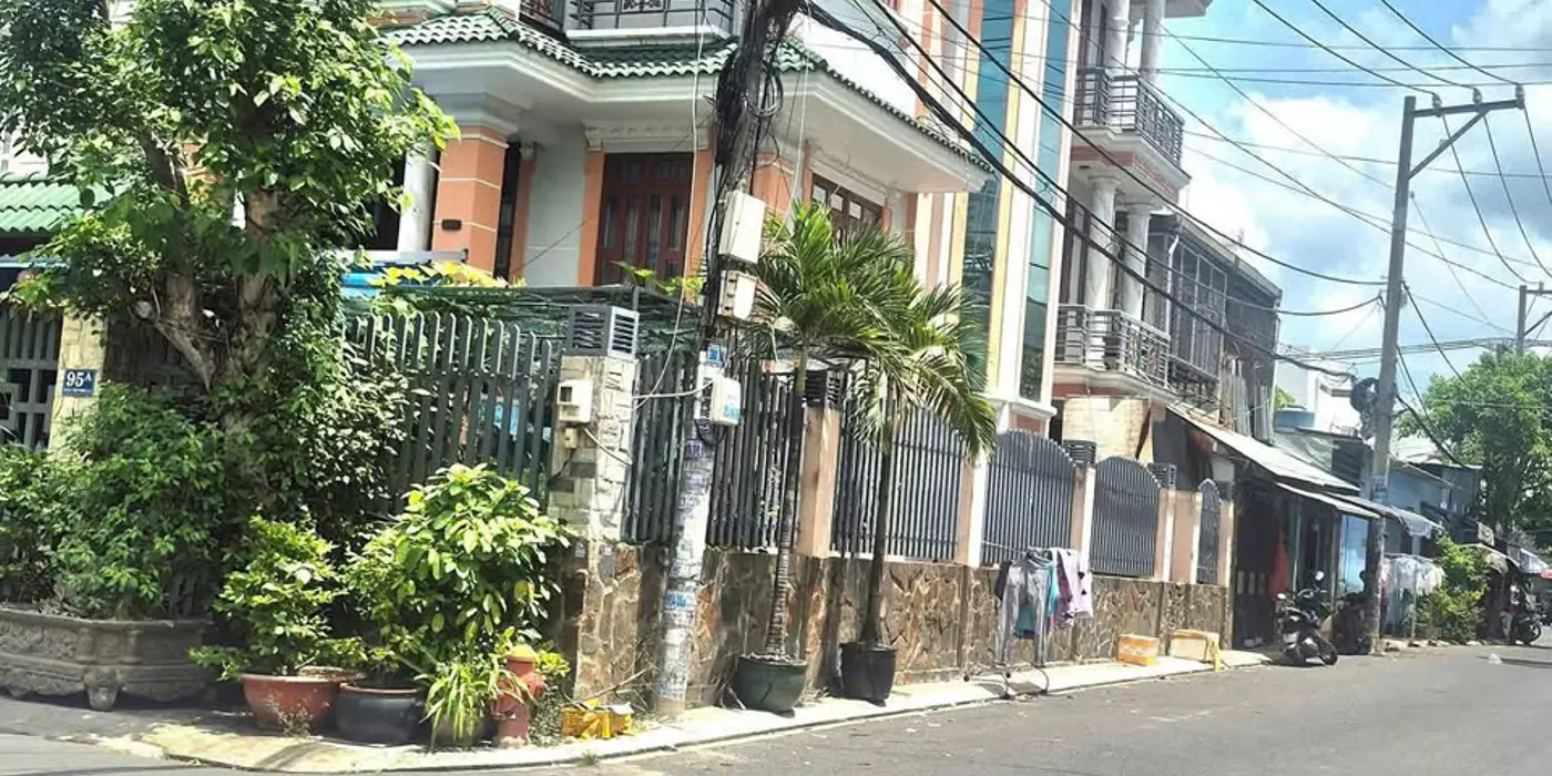 Tòa biệt thự, có hầm siêu VIP lô góc 2 MT nhựa 12m Nguyễn Thị Thơi, Quận 12.