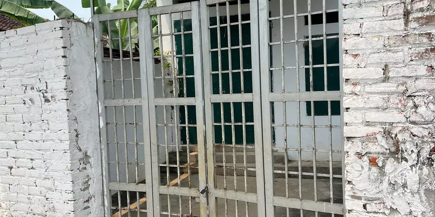 Tôi có căn nhà xây thô trên miếng đất có diện tích 77m sát công nghệ cao Hòa Lạc cần bán giá 3 tỷ.