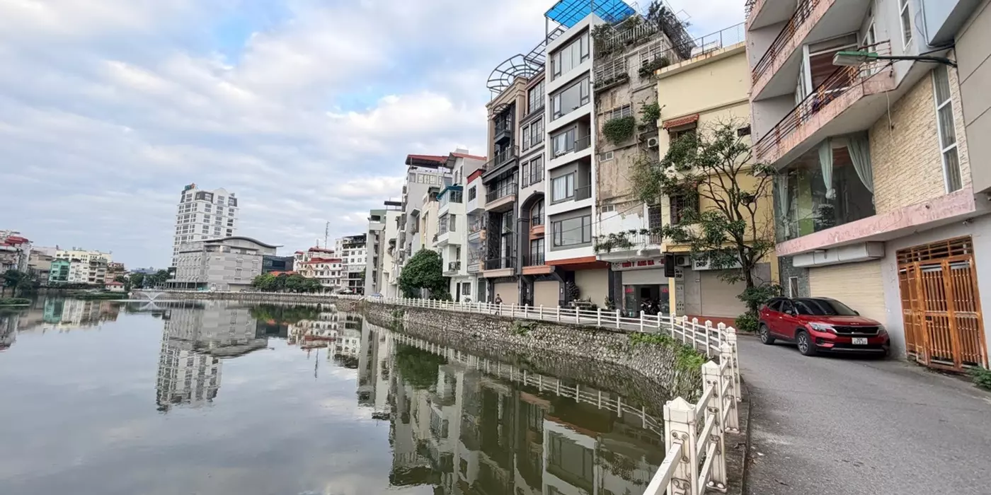 BÁN NHÀ BỒ ĐỀ 60M2- 7 TẦNG MẶT HỒ- 6 SAO- HƠN 40 TỶ