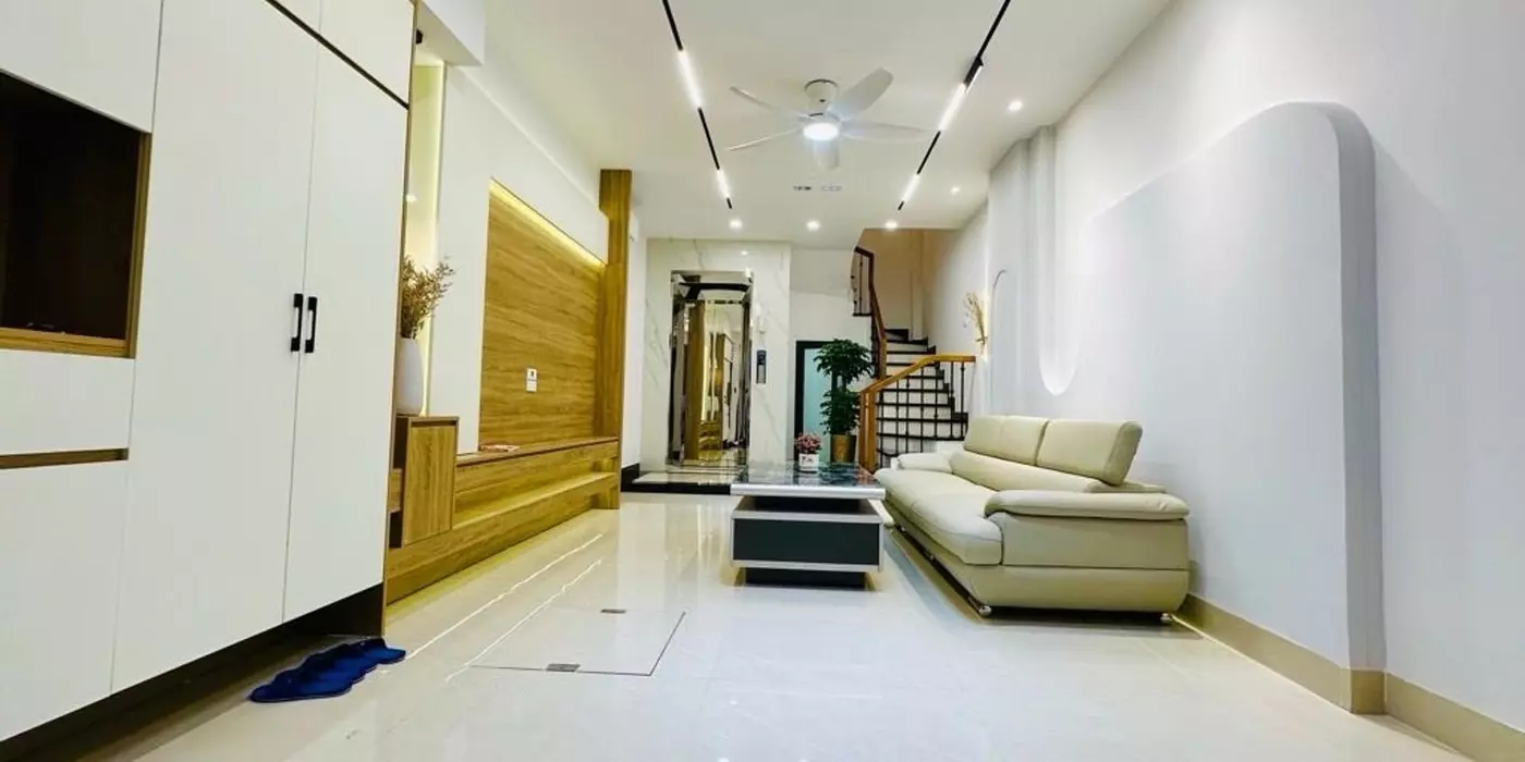 Giảm sốc gần 2 tỷ , Chủ bán Gấp Nhà Ngọc Thụy nhỉnh 9  tỷ - 43m, 6 tầng, Thang máy xịn xò