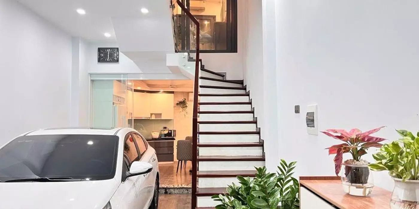 BÁN NHÀ HOA HẬU LONG BIÊN - CHỦ TỰ XÂY - GARA Ô TÔ - NHÀ CỰC THOÁNG - NỘI THẤT ĐẸP CHỦ ĐỂ LẠI 99%
