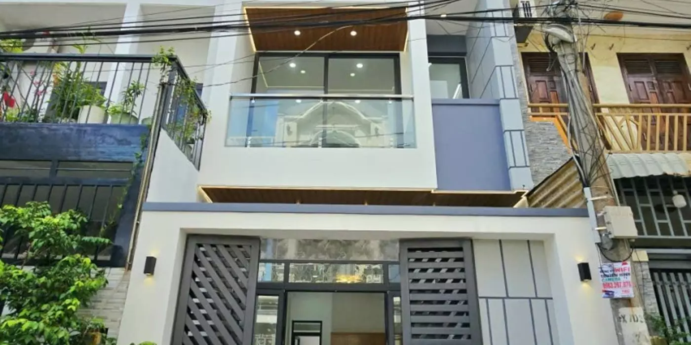 Bán nhà mặt phố đường Trường Lưu, Q9, Thủ Đức, TP HCM. DT 50m2, 3 tầng, SH. Giá 4,7 tỷ.