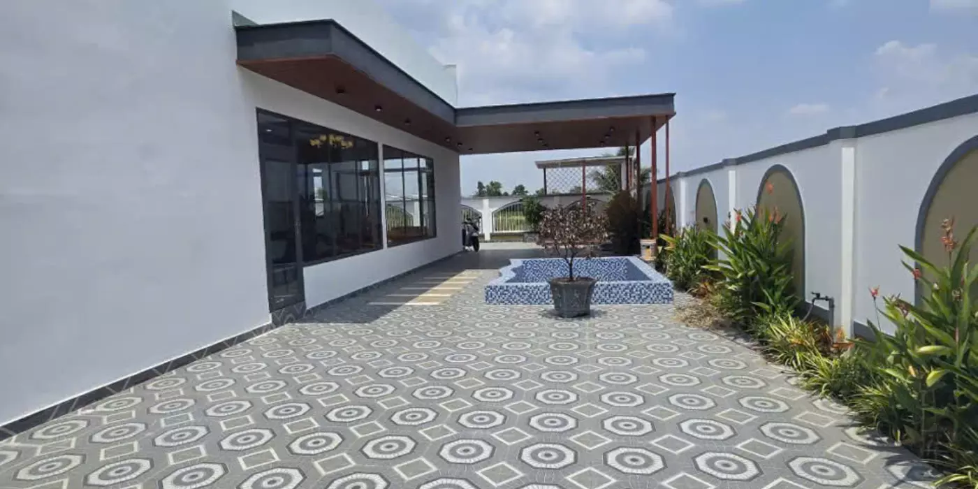 Bán villa sân vườn hồ bơi Long Thượng, Cần Giuộc dt550m2 , 3pn,2wc giá 5,6 tỷ