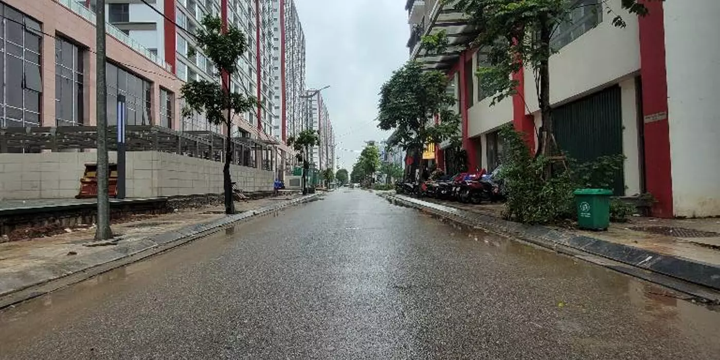 BÁN NHÀ LIỀN KỀ KHAI SƠN CITY 100M2- 5 TẦNG THÔ-MT 6.2M- 33.X TỶ