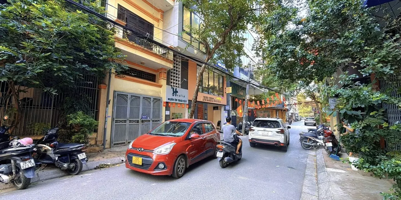 PHÂN LÔ HUỲNH THÚC KHÁNG - ĐỐNG ĐA - 100M² - MẶT TIỀN 8M - THANG MÁY - Ô TÔ TRÁNH - KINH DOANH