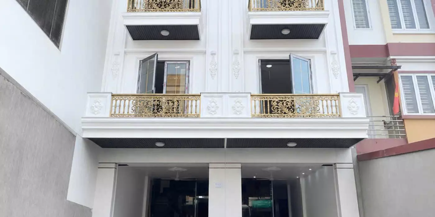 NHÀ THANG MÁY FULL NỘI THẤT – Ô TÔ TRÁNH NHAU – THIÊN LÔI, LÊ CHÂN