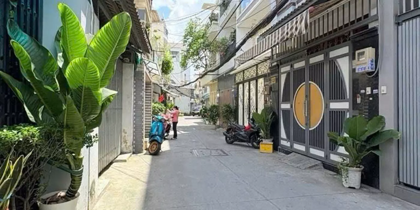 HUỲNH THIỆN LỘC TÂN PHÚ DIỆN TÍCH SỬ DỤNG GẦN 100M  3 TẦNG  HẺM XE  HƠI THÔNG   5.5 TỶ TL