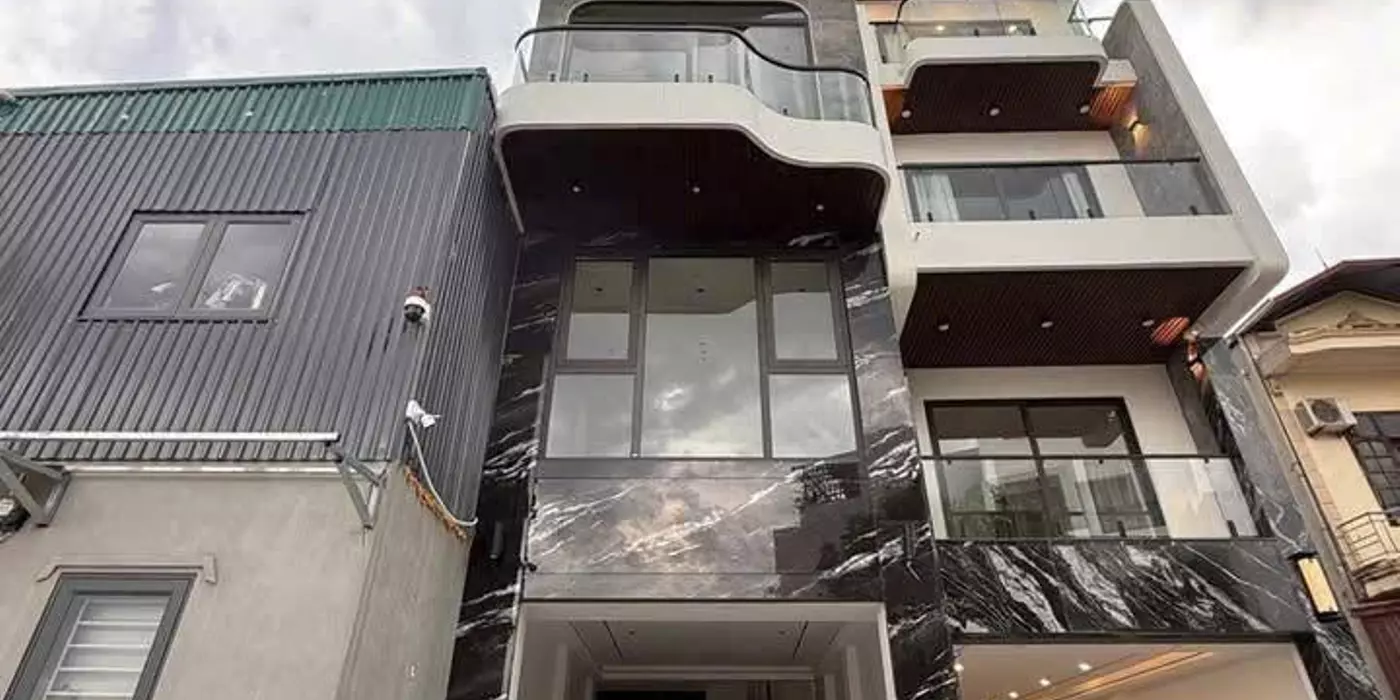 NHÀ VIEW HỒ - BÁT KHỐI-LONG BIÊN - GA RA 2 Ô TÔ-THANG MÁY-7TẦNG HƠN 14 TỶ