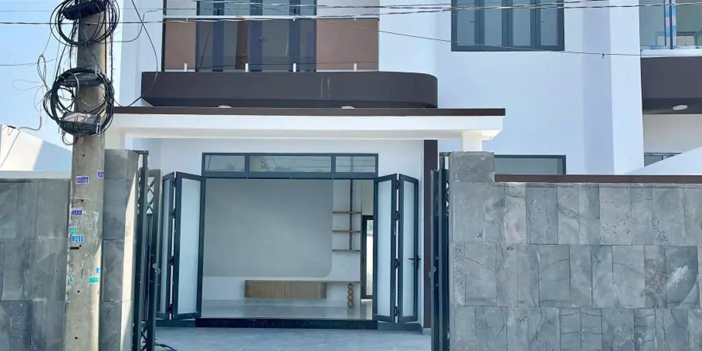 CHẬM CHÂN LÀ HẾT! CĂN BIỆT THỰ  SÂN 2 OTO GIÁ SỐC HƠN 2TY MỘT XÍU!